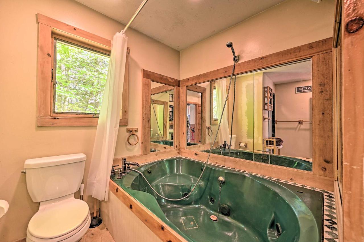 Remote Cabin With Fire Pit 3 Miles To Stowe Mtn! エクステリア 写真