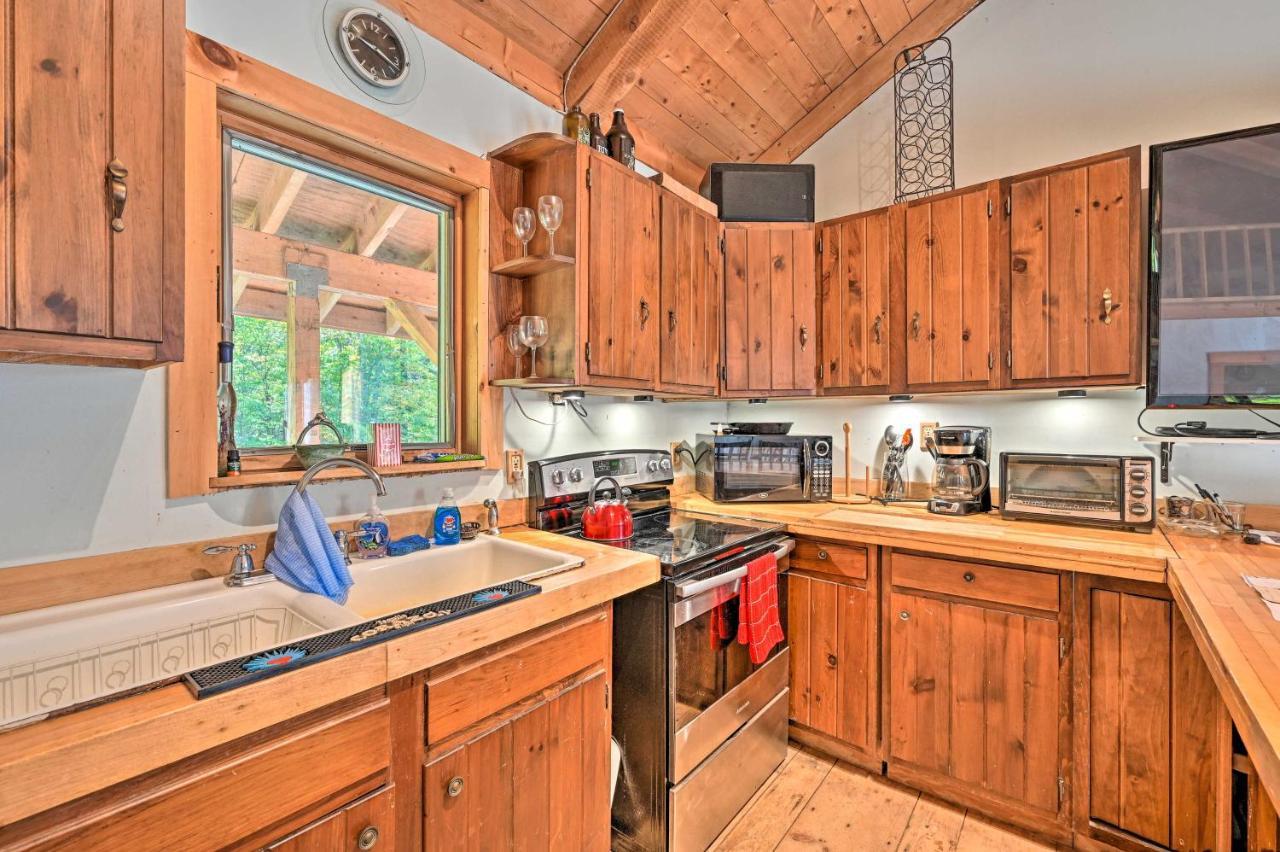 Remote Cabin With Fire Pit 3 Miles To Stowe Mtn! エクステリア 写真
