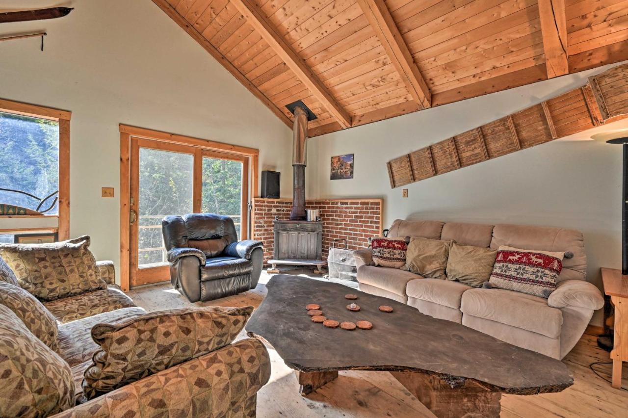 Remote Cabin With Fire Pit 3 Miles To Stowe Mtn! エクステリア 写真