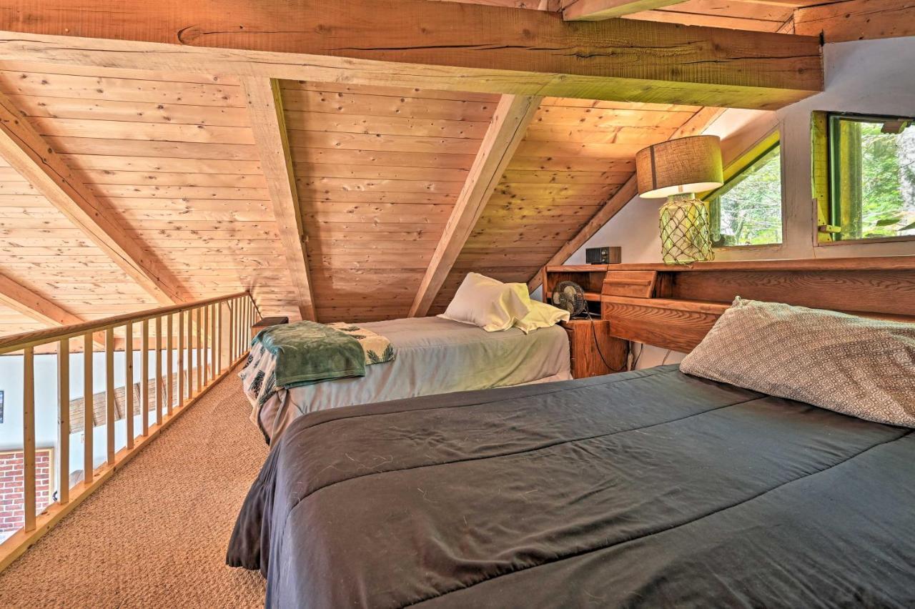 Remote Cabin With Fire Pit 3 Miles To Stowe Mtn! エクステリア 写真
