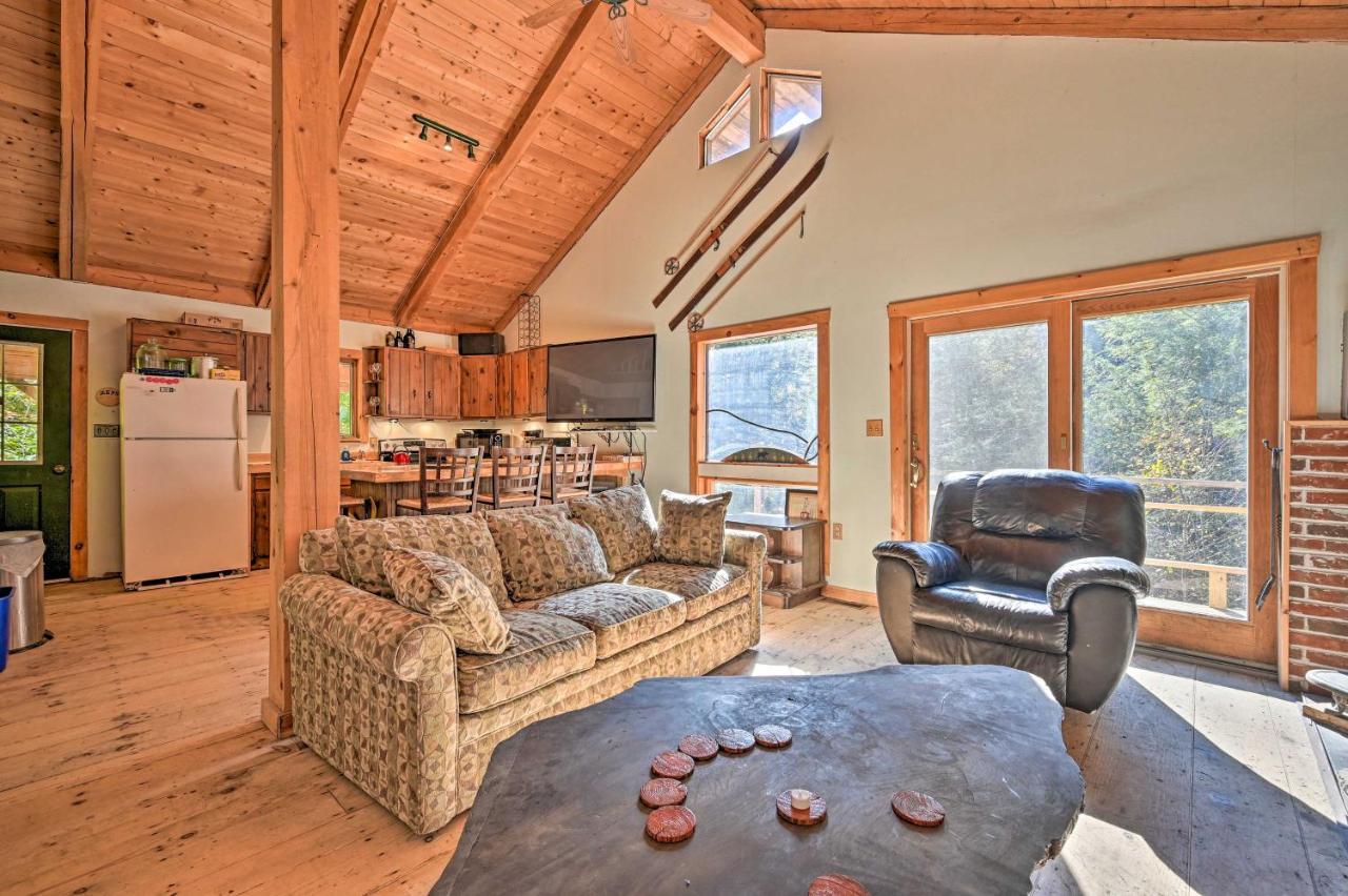 Remote Cabin With Fire Pit 3 Miles To Stowe Mtn! エクステリア 写真