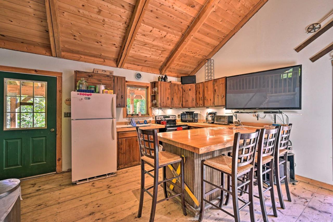 Remote Cabin With Fire Pit 3 Miles To Stowe Mtn! エクステリア 写真
