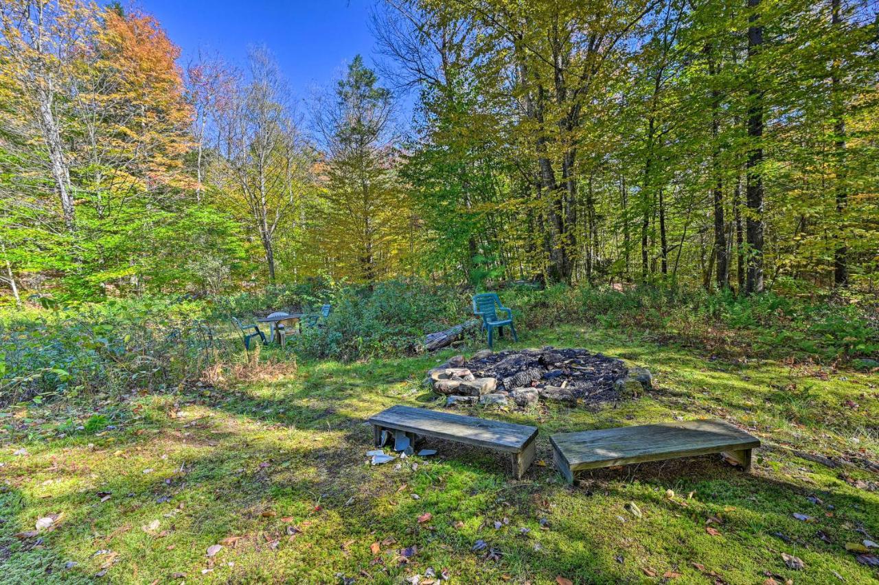 Remote Cabin With Fire Pit 3 Miles To Stowe Mtn! エクステリア 写真