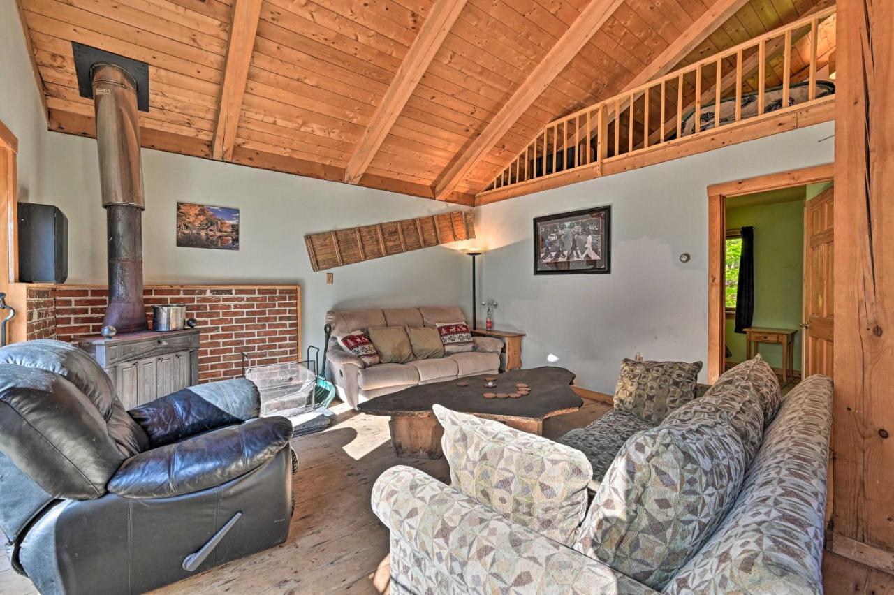 Remote Cabin With Fire Pit 3 Miles To Stowe Mtn! エクステリア 写真